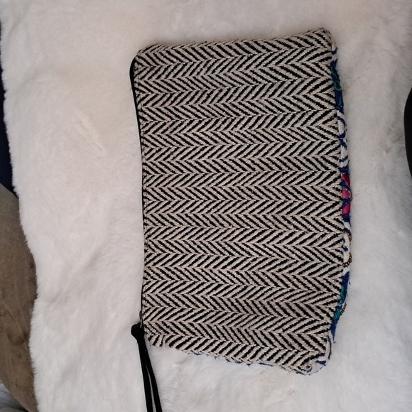 Stephanie Nicole Beaded Wristlet Pouch - Picture 5 of 9